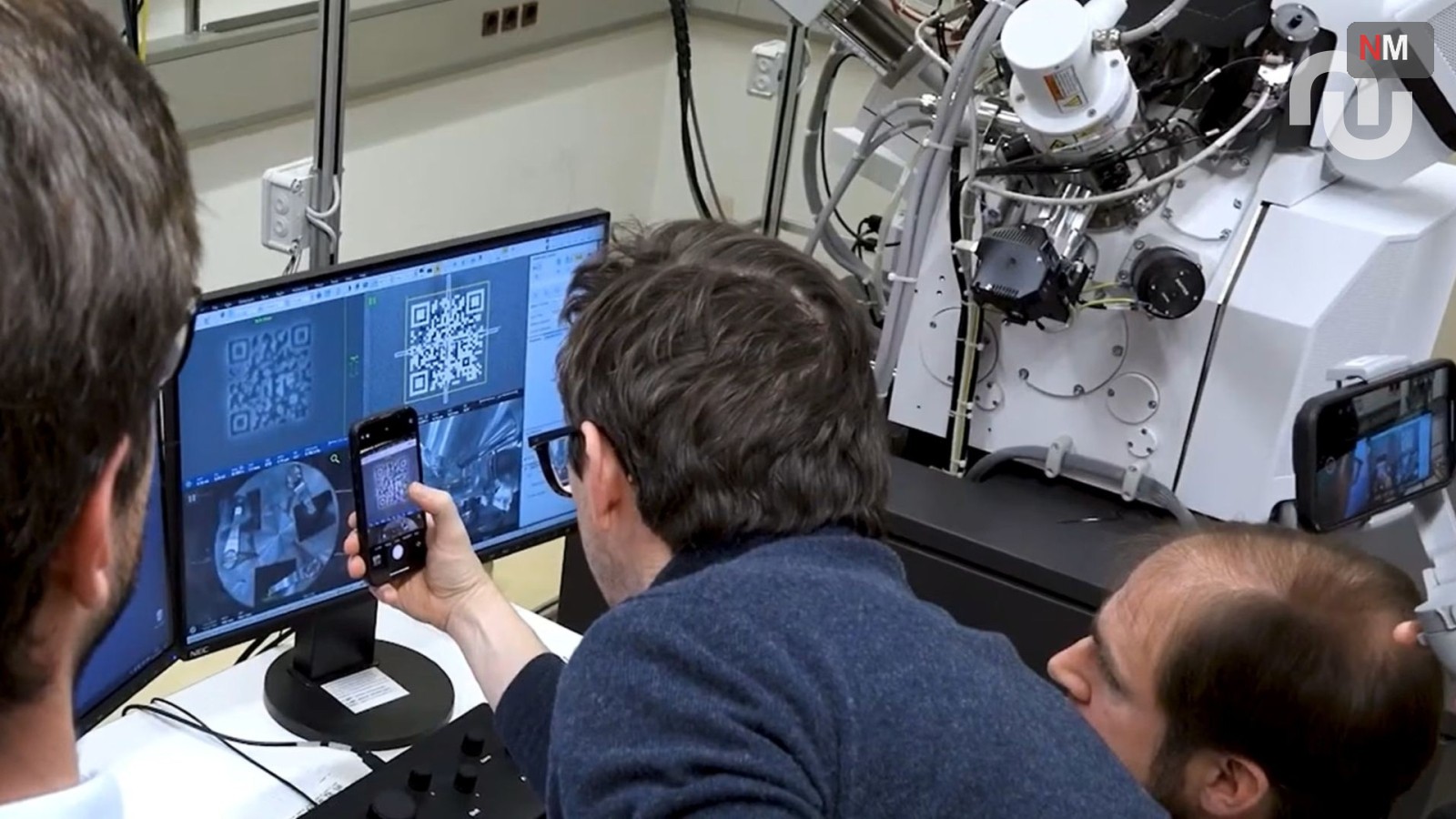 « Comme les civilisations anciennes » : oubliez les disques durs, ce QR code invisible à l'œil nu conserve vos données pour l'éternité